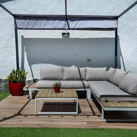 Happy Scape With Relaxing Garden