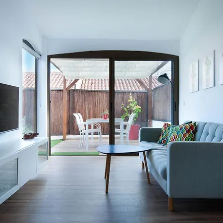 Happy Scape With Relaxing Garden Apartment *